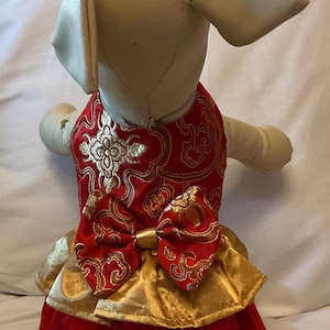 Variedades de vestido de princesa para perro de brocado de tres niveles