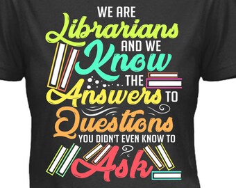 Nous sommes bibliothécaires et nous connaissons les réponses Sublimation, DTG Design uniquement téléchargement numérique, maquette incluse! Fichier PNG pour l’impression POD, pas une chemise
