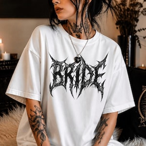 Camiseta de novia gótica, camiseta de boda de death metal, regalo nupcial alternativo, camiseta gótica personalizable, camiseta nupcial extragrande Comfort Colors 1717