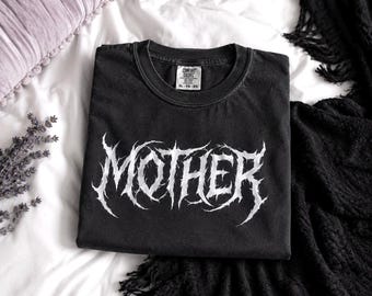 Goth Mom Shirt, Alternatief Moederdagcadeau, Oversized T-shirt voor moeders, Black Metal Mother Shirt, Cadeau voor een alternatieve moeder
