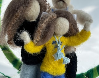 Custom Needle Felted Family Portrait from Photo Wool Miniature Figures with LED Light Hoop Personalized Gift for Anniversary New Home Decor