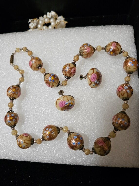 Vingage Wedding Cake necklace and earrings
