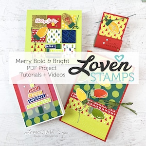 Può includere: Quattro biglietti di Natale con uno schema di colori rosso e verde con un design a forma di lampadina. I biglietti hanno il testo "Holly Jolly", "Merry & Bright Christmas", "To You & Yours" e "Santa Was Here".