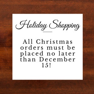 Peut inclure: Un panneau blanc avec du texte noir qui dit "Holiday Shopping" et "All Christmas orders must be placed no later than December 15!"