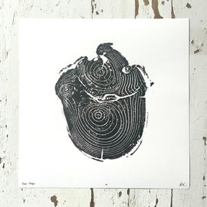 Impression en bois de cerisier de l&#39;Amour | Anneaux d&#39;arbre imprimés à la main | Gravure sur bois | Art naturel | Anneau d&#39;arbre artistique | Impression du journal | 12 x 12