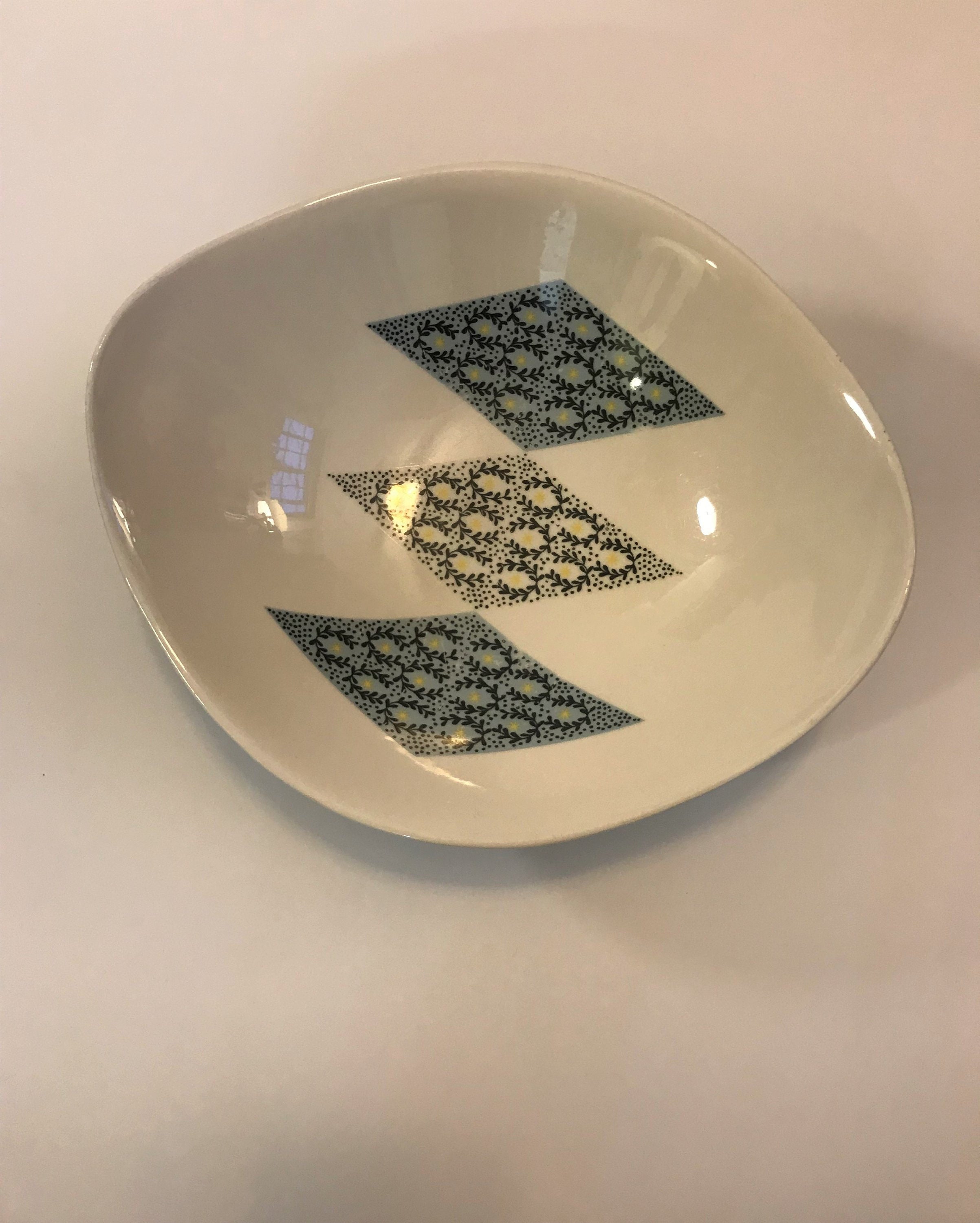 Iroquois by Ben Seibel Blue Diamonds Bowl // Iroquois Informal China // Made in U.S.A. // Mid Mod Dishes // 1950s Collectible China