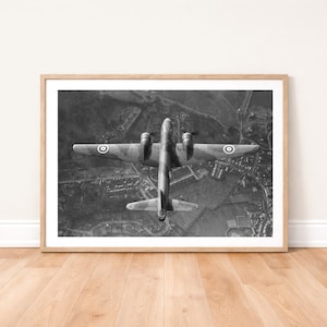 Stampa fotografica di un bombardiere Vickers Wellington della RAF in volo: fotografia di aviazione militare da appendere al muro.