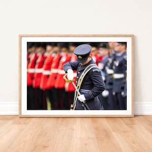 RAF Soldaten Abzug, wenn er sein Schwert zieht Fotodruck: Militärfotografie Wandkunst
