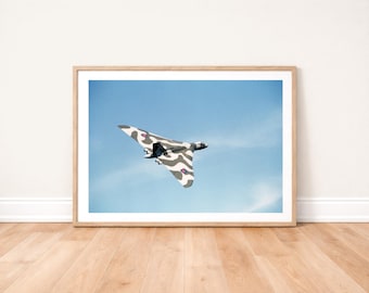 Impresión fotográfica del bombardero Avro Vulcan de la RAF en vuelo: arte mural fotográfico de aviación militar