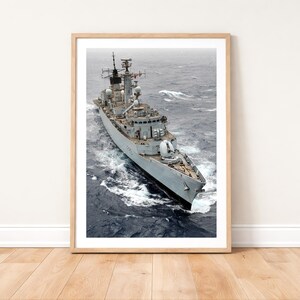 Stampa fotografica della fregata HMS Cornwall Type 22: Fotografia di una nave da guerra della Royal Navy, opera d'arte da parete.