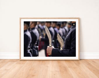 Gurkha-schutter Britse leger houdt Kukris vast tijdens parade fotoprint: militaire muurkunst