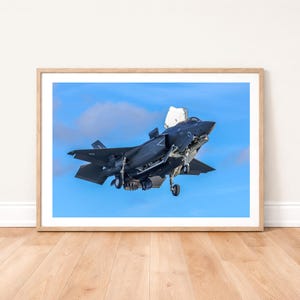 Impressão fotográfica de um jato RAF F35B Lightning pairando: Arte de parede com fotografia de aviação militar