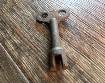 Silver radiator key MUST GO SALE HUGE CLEARANCE SALE PRICE £££ Silver radiator key MUST GO SALE HUGE CLEARANCE SALE PRICE £££