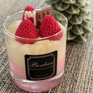 Limited edition: Strawberry Cake soy candle