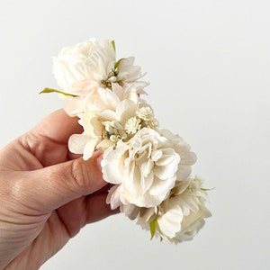 Fleur pour chien crème et blanc cassé Couronne de fleurs pour chien image 1