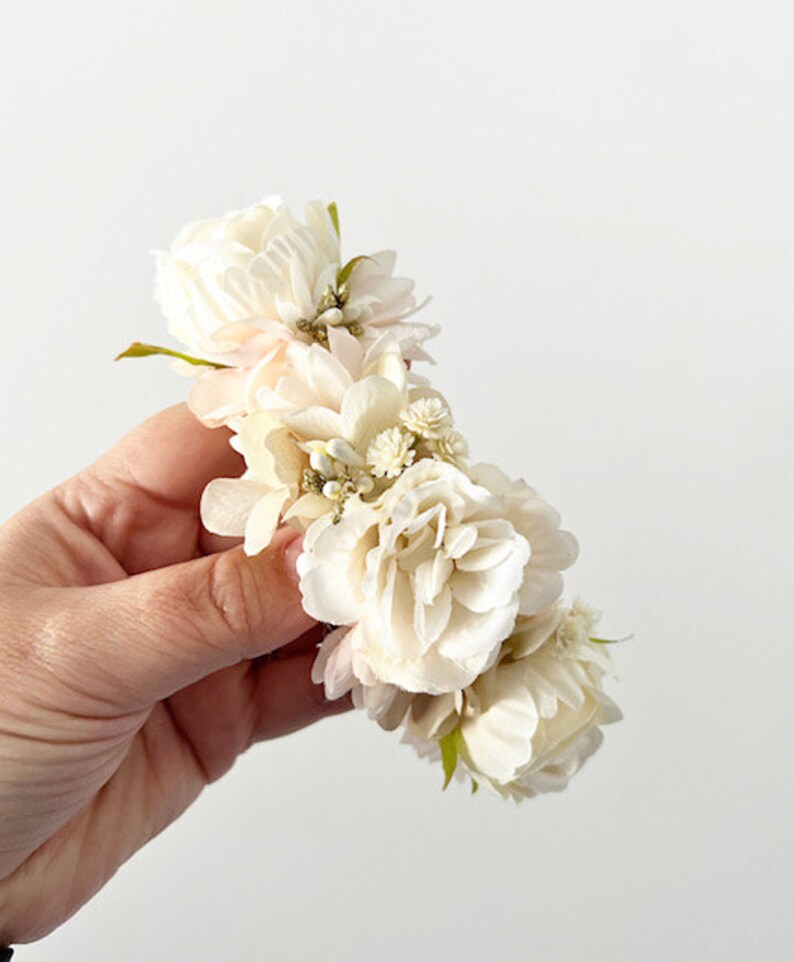 Fleur pour chien crème et blanc cassé Couronne de fleurs pour chien image 1