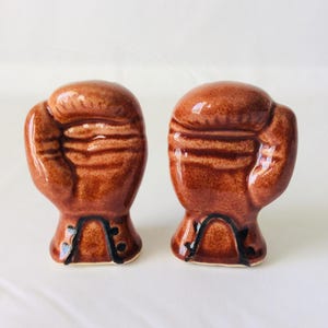 Georgia Souvenir Boxing Glove Salt and Pepper Shaker Set VintageFindsFound Vintage Collectible Shakers Kitchenware