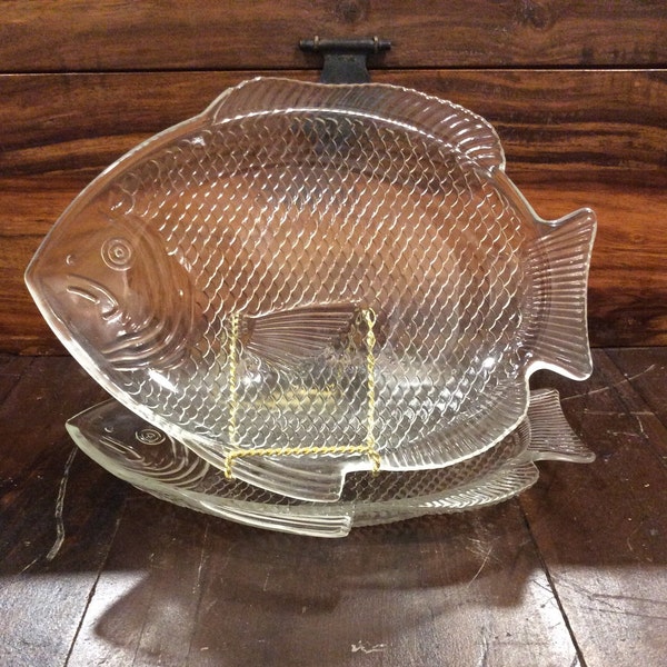 Clear Fish Plate Made in USA Ovenproof Set of 2 Replacement Discontinued Discounted Nautical Decor VintageFindsFound Coastal Living