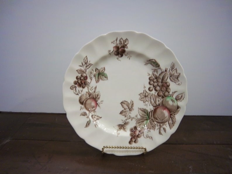 Vintage Johnson Brothers Dinner Plate in the Harvest Time