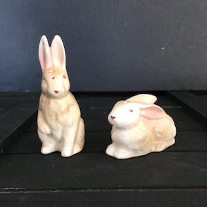 Set di sale e pepe in ceramica a forma di coniglio, realizzato in Giappone, decorazioni pasquali, decorazioni primaverili, VintageFindsFound, coniglietti vintage
