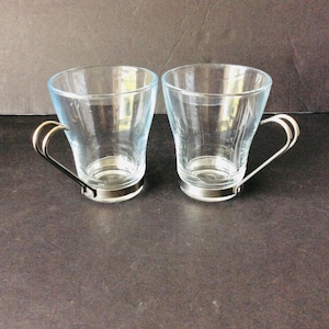 Tazas Vitrosax de Bormioli Rocco con asa de metal en Verdi Oslo, fabricadas en Italia. Repuestos VintageFindsFound para espresso y capuchino. Juego de 2.