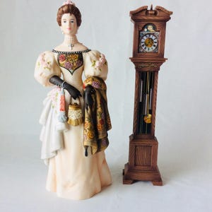 Commémorative Avon 2000 Mme P.F.E. Figurine Avon Albee Award pour l&#39;Elite Presidents Club Figurine en porcelaine VintageFindsFound