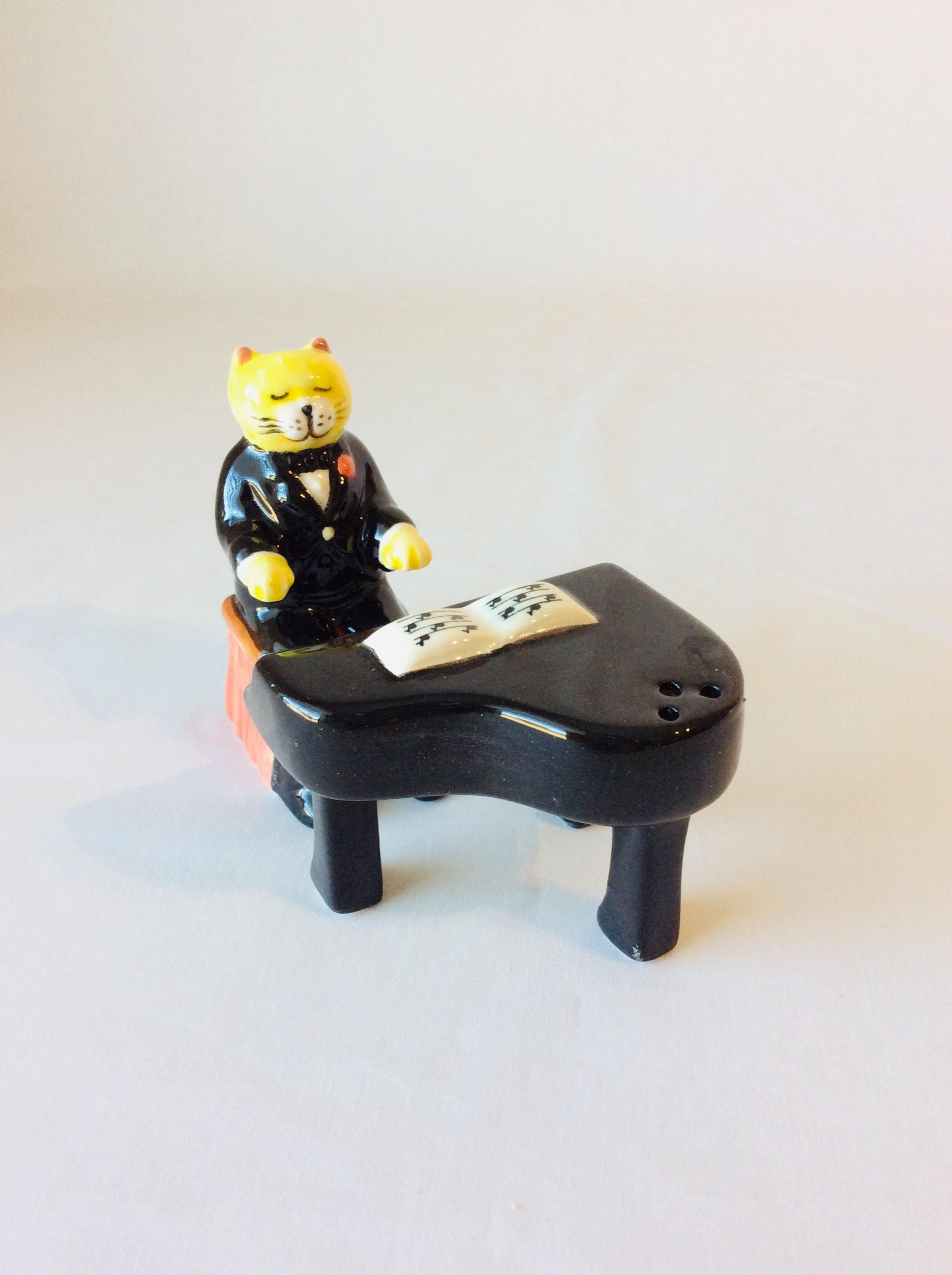 C.I. Cat Playing Piano Salt and Pepper Shaker Set Anthropomorphic