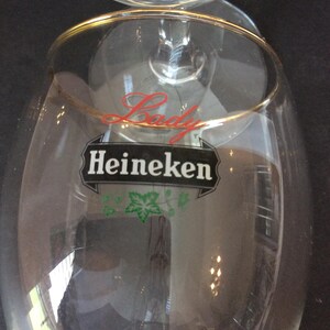 Set of 2 Vintage Heineken Lady Stemmed Beer Glasses VintageFindsFound bild 6