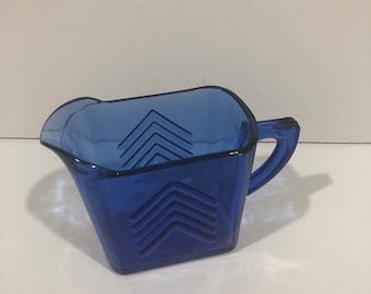 Vintage Hazel-Atlas Chevron Kobalt Blue 12 Ounce Flat Pitcher Made in USA Vervanging Stopgezet met korting VintageFindsFound MCM