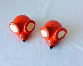 1950 年代のヴィンテージ日本製マウス ソルト & ペッパー シェーカー