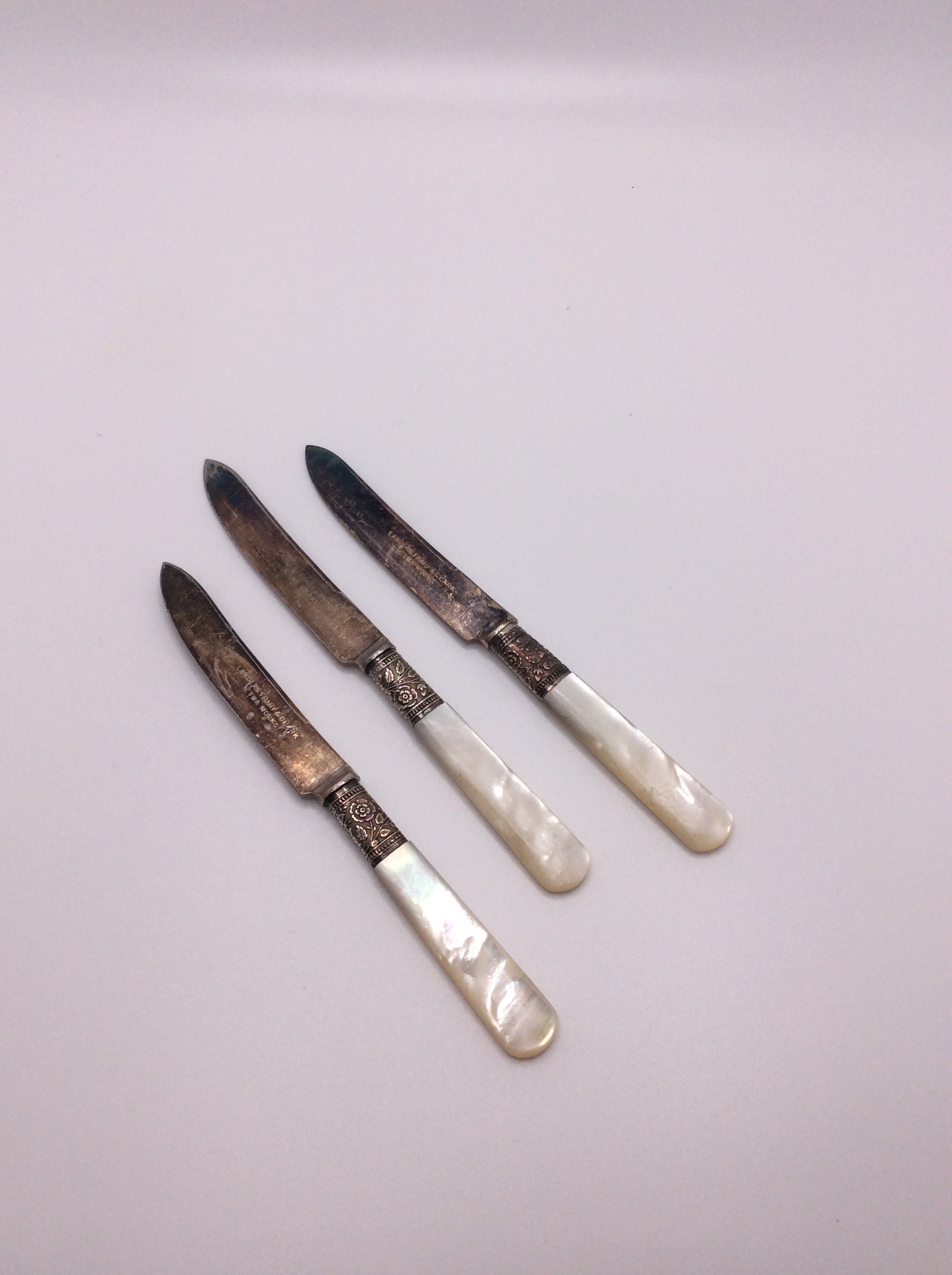 Landers, Frary & Clark Pearl Handle Fruit Knives Set of 3 Vintage