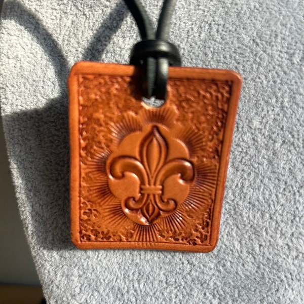 Fleur De Lis Heraldic Leather Tile Pendant Necklace Jewellery Free UK Postage