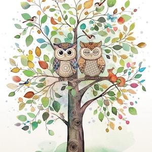 Peut inclure: Deux hiboux perchés sur une branche d'arbre avec des feuilles colorées. Les hiboux ont de grands yeux et regardent dans des directions différentes. Il y a de petits oiseaux et un écureuil sur les branches de l'arbre.