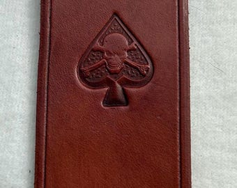 **Leder Lesezeichen Pik-Schädel** Handgefertigtes Rindsleder Lesezeichen versandkostenfrei