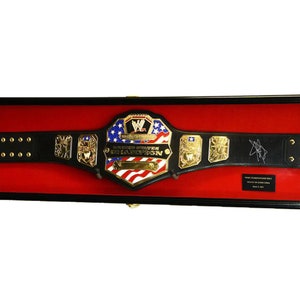 Gabinete de exposição Wrestling Belt 54" com porta de acrílico UV 98% - com fechadura (com barras de luz LED opcionais)