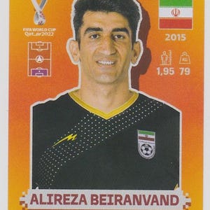 Puede incluir: Tarjeta coleccionable de f&uacute;tbol con Alireza Beiranvand, con la bandera iran&iacute; y el logo de la Copa Mundial de la FIFA Qat 2022. La tarjeta muestra la altura del jugador (1,95 m) y su peso (79 kg).
