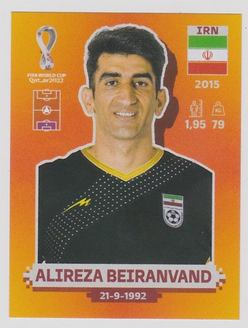 Puede incluir: Tarjeta coleccionable de f&uacute;tbol con Alireza Beiranvand, con la bandera iran&iacute; y el logo de la Copa Mundial de la FIFA Qat 2022. La tarjeta muestra la altura del jugador (1,95 m) y su peso (79 kg).