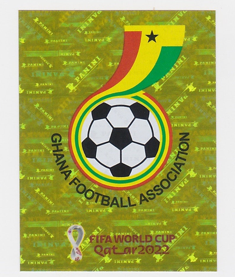 Puede incluir: Una pegatina Panini con el logotipo de la Asociaci&oacute;n de F&uacute;tbol de Ghana. El dise&ntilde;o incluye un bal&oacute;n de f&uacute;tbol, la bandera de Ghana y el texto "GHANA FOOTBALL ASSOCIATION". Tambi&eacute;n est&aacute; presente el logotipo de la Copa Mundial de la FIFA Qatar 2022, sobre un fondo verde.