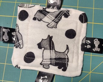 Juguete con etiqueta para perro cachorro pequeño