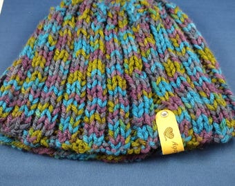 Gorro de punto verde y azul