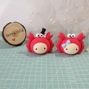 Crab bride and goom wedding cake toppers, elegant traditional wedding cake toppers