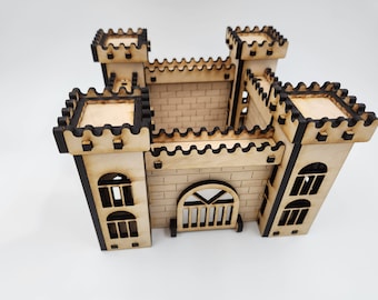 Può includere: Un modello di castello in legno con finiture nere e un cancello. Il castello ha quattro torri e un muro di mattoni.