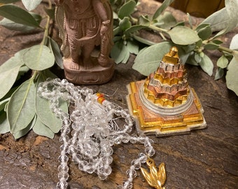 Vishnu Altar, Crystal Quartz Mala Beads, Hindu Trishul, Om, Swastik Pendent Vedic Astrology, With Brass Meru Yantra