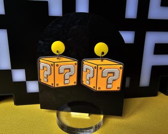 Oorbellen geïnspireerd op Super Mario-vragenblok – Fun Geeky Gamer-statementsieraden