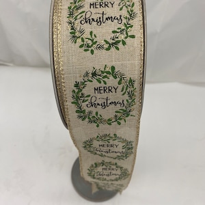 メリークリスマスワイヤーリボン、タン、グリーンとゴールドのリース、幅21/2インチ、5ヤード、リボン、ギフト、ホリデーホームデコレーション、メンバーズマーク