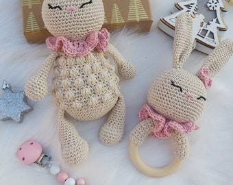 Coffret cadeau de naissance Personnalisé, peluches au crochet, hochet , attaché tétine personnalisé, amigurumi bébé ,coffret crochet