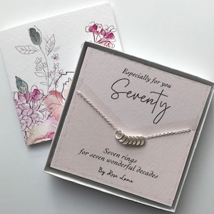 Collana per il 70° compleanno, sette anelli per sette decenni, collana ad anello in argento Stirling 925, collana con ciondolo a 7 anelli, con scatola regalo e biglietto.