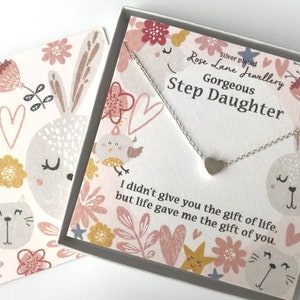 Rose Lane 'Step daughter' collier de charme plaqué argent 'la vie m’a donné le cadeau de vous' - livré avec coffret cadeau et carte-cadeau