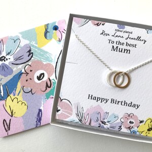 Mama verjaardag ketting, Aan de beste Mama 'verzilverde charme ketting 'Happy Birthday', verpakt met cadeaubon, ketting voor mama's verjaardag