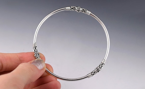 Fashionable Modern Sterling Silver Bangle With Decorative Applied
